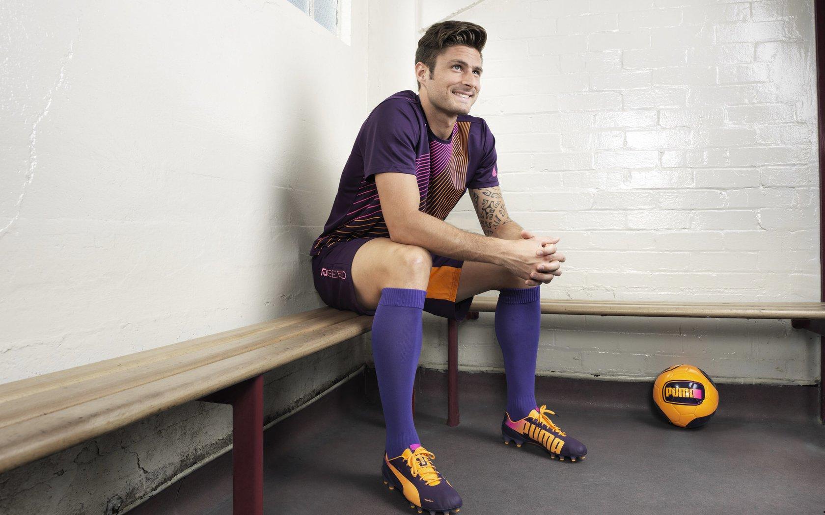 英格兰U21队公布11月大名单，曼城新星刘易斯领衔，贝林厄姆之弟与多特小将吉滕斯入选