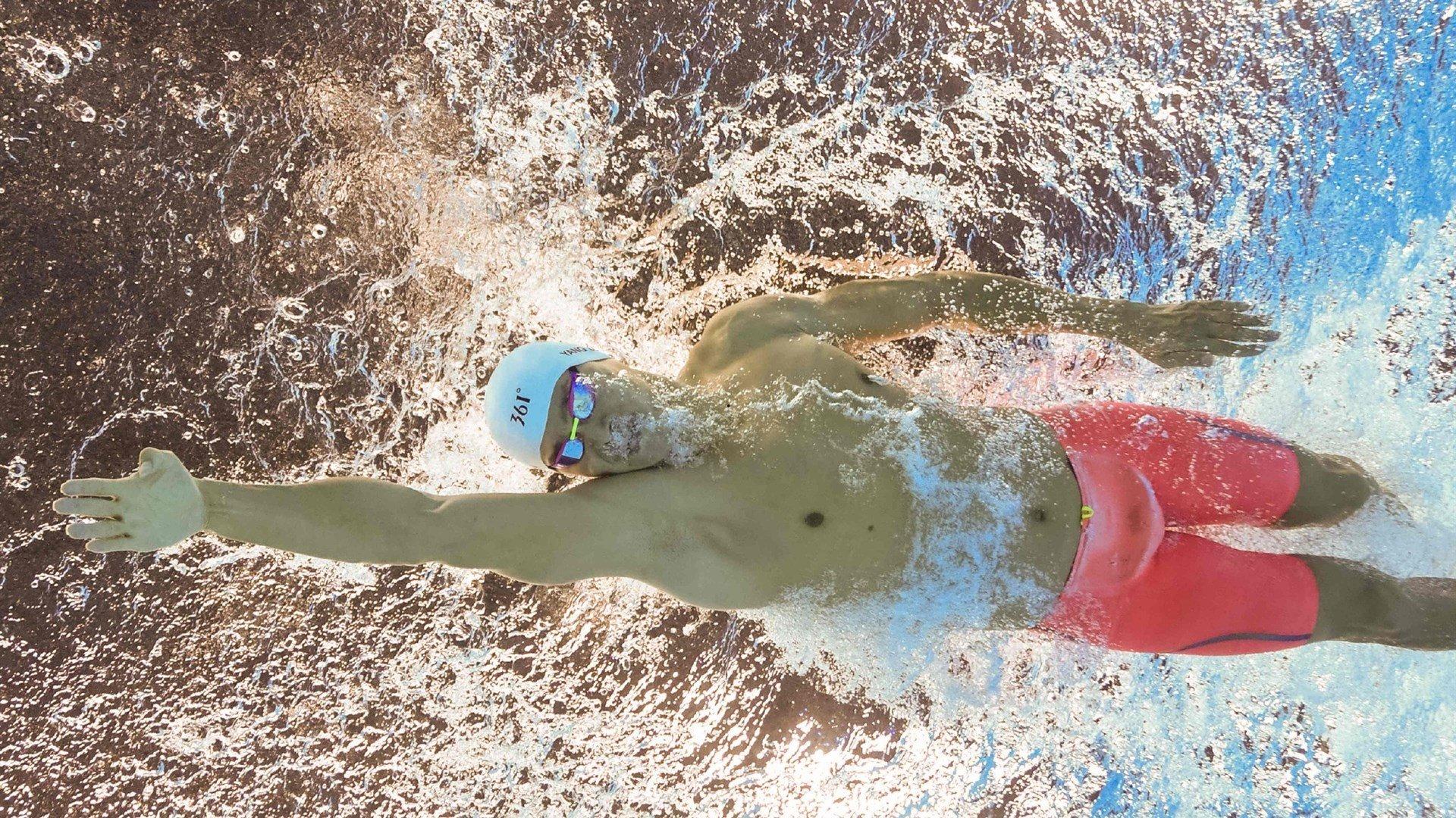 奥克兰联女足主帅，业余身份不掩职业精神，全情投入赢得赛场尊重